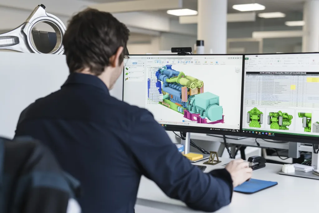 Working on computer - Remote service