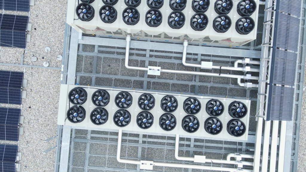 Large-scale air-conditioning system ensuring optimal operation temperature in a data center.