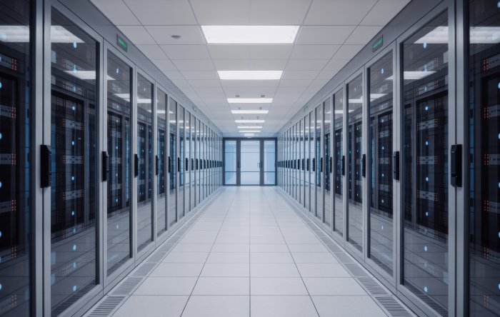 Große Server-Infrastruktur in einem PowerUP-Datenzentrum zur sicheren und zuverlässigen Stromversorgung